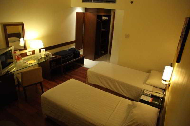 Отель Ibis Malioboro Джокьякарта Экстерьер фото