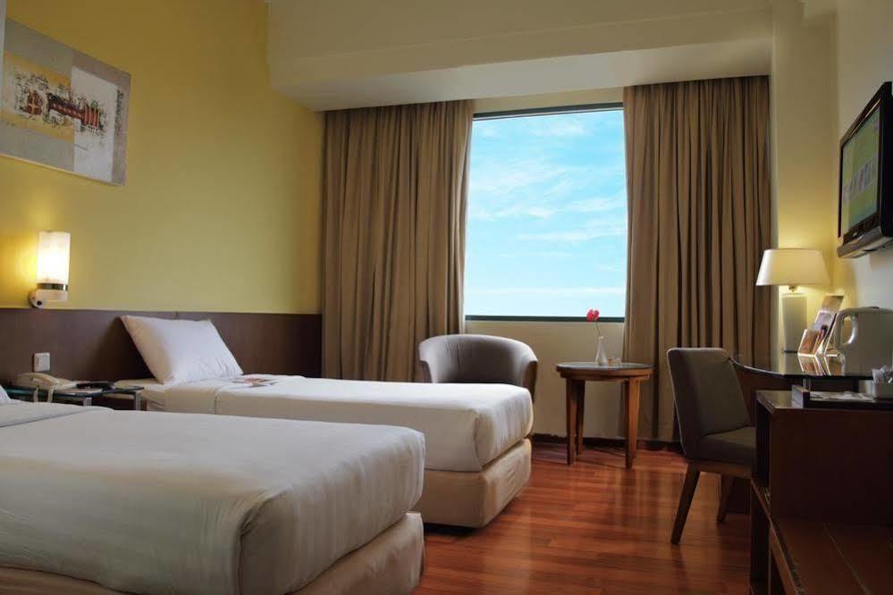 Отель Ibis Malioboro Джокьякарта Экстерьер фото