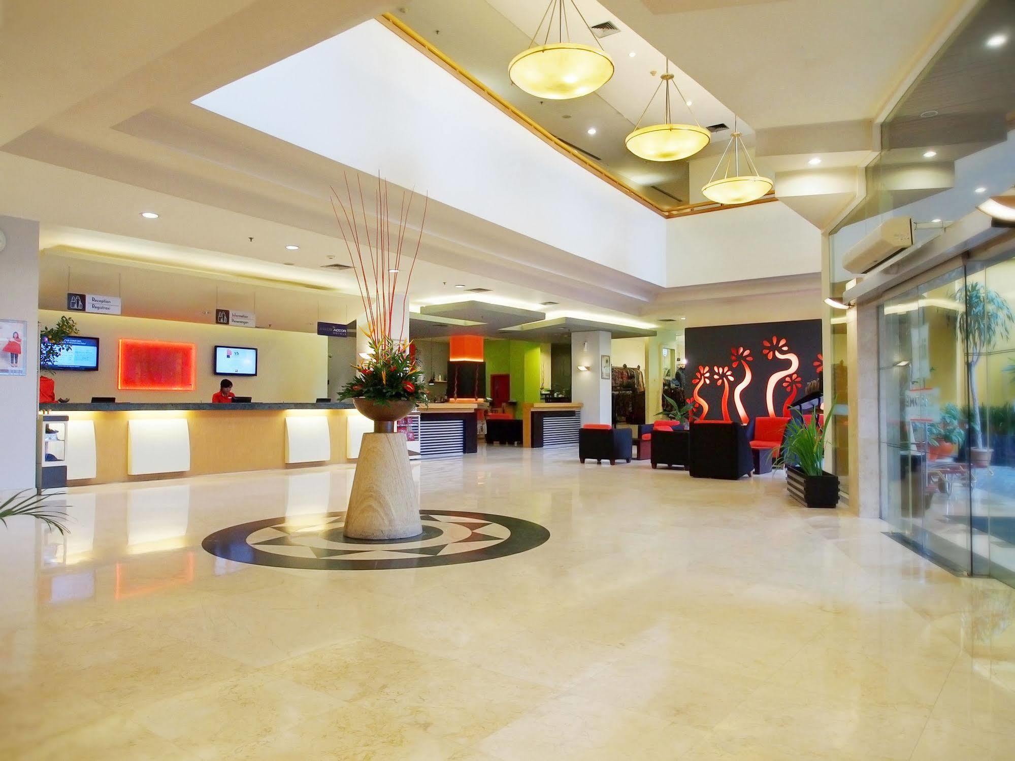 Отель Ibis Malioboro Джокьякарта Экстерьер фото