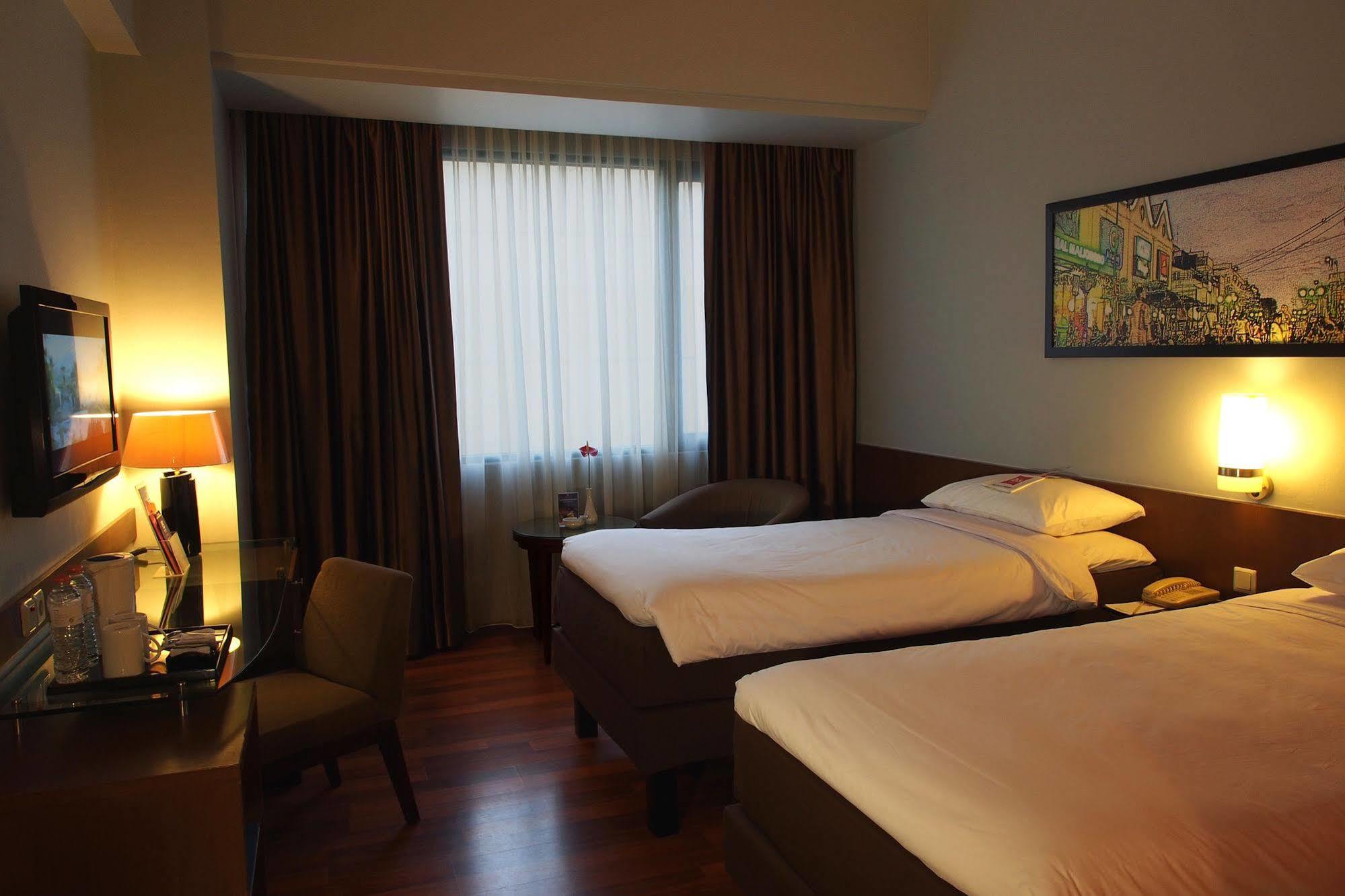 Отель Ibis Malioboro Джокьякарта Экстерьер фото