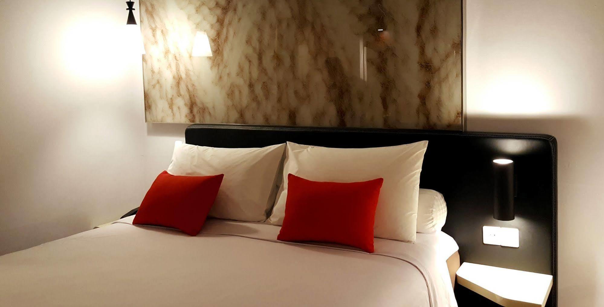 Отель Ibis Malioboro Джокьякарта Экстерьер фото