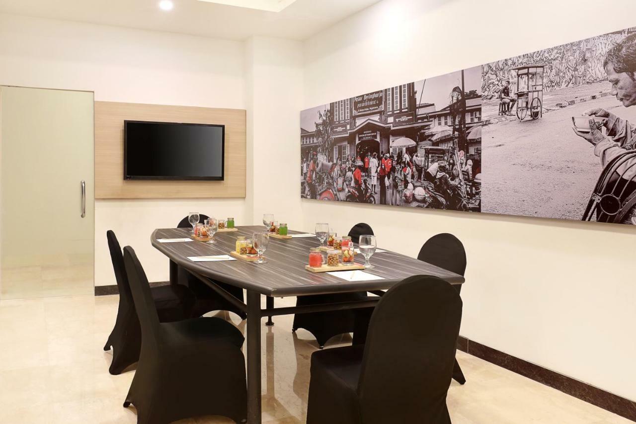 Отель Ibis Malioboro Джокьякарта Экстерьер фото
